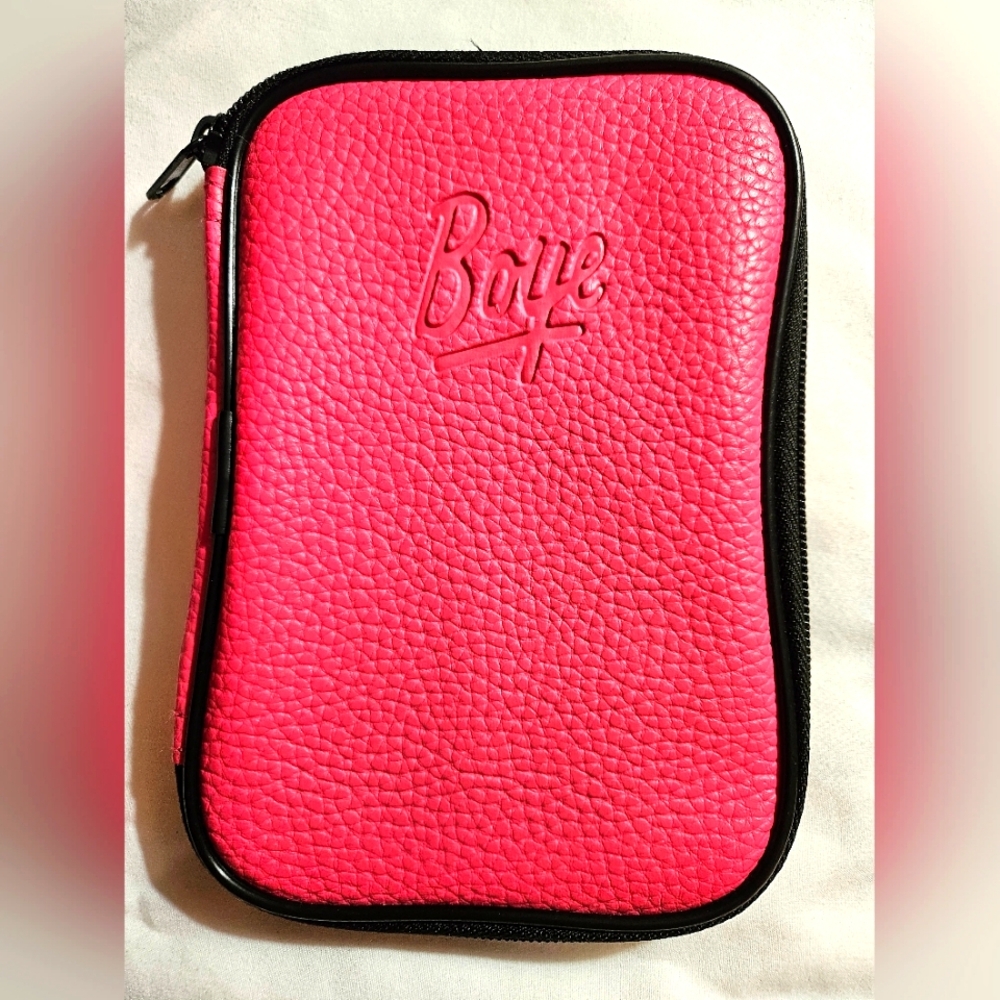 BOYE Crochet 24 Metal Hooks Set Pink Leatherette Case Cushioned Zip Around  NWOT